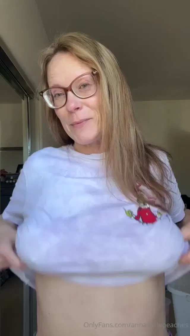 Annabelle Peaches aka annabellepeaches – 12-09-2025 OnlyFans Video – Good morning babes_lglp