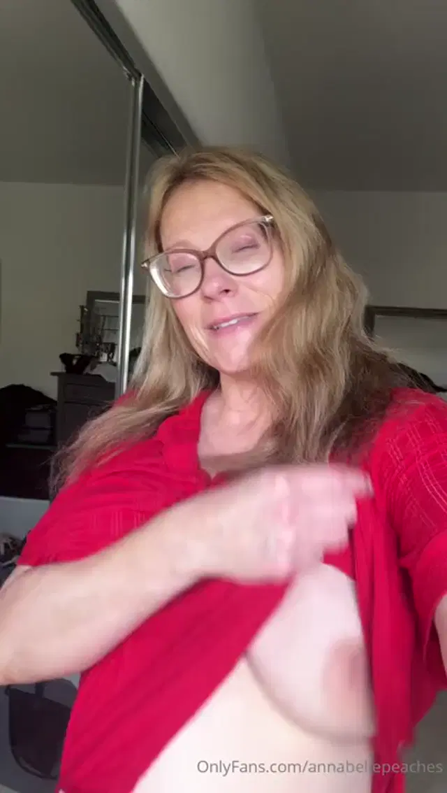 Annabelle Peaches aka annabellepeaches – 03-29-2026 OnlyFans Video – Good morning and happy Sunday_nya1