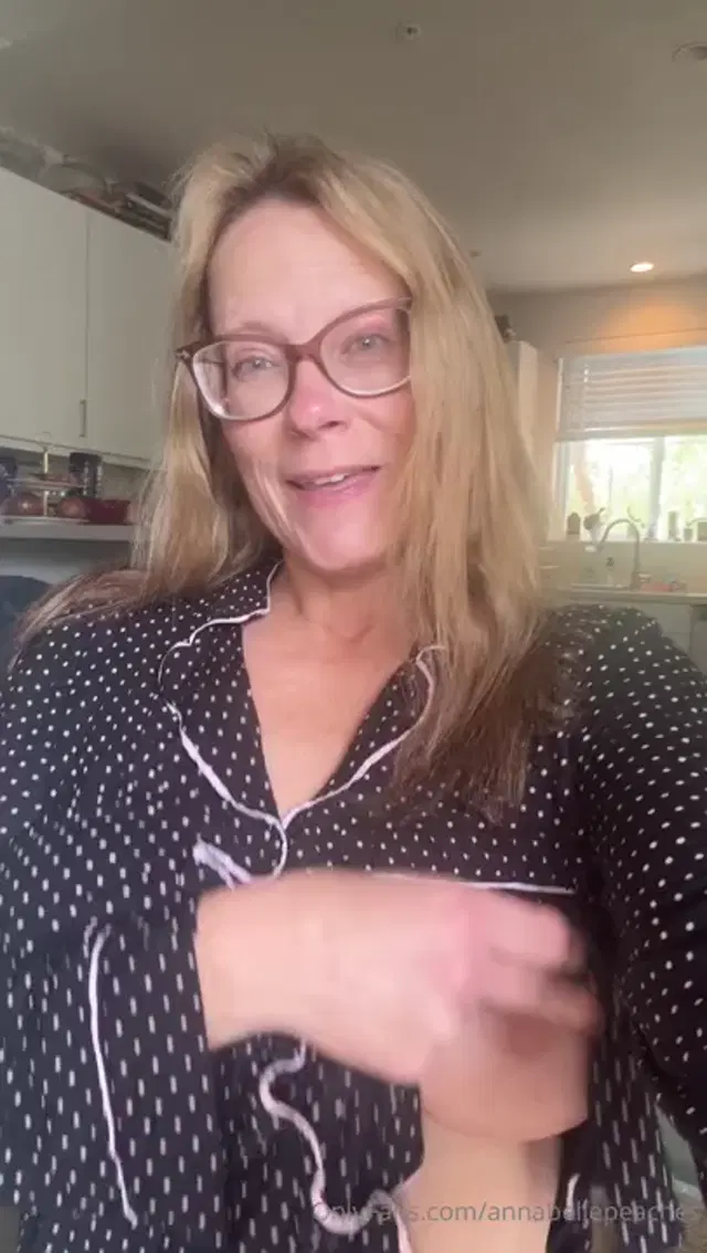 Annabelle Peaches aka annabellepeaches – 04-16-2026 OnlyFans Video – Good morning! Have a wonderful day