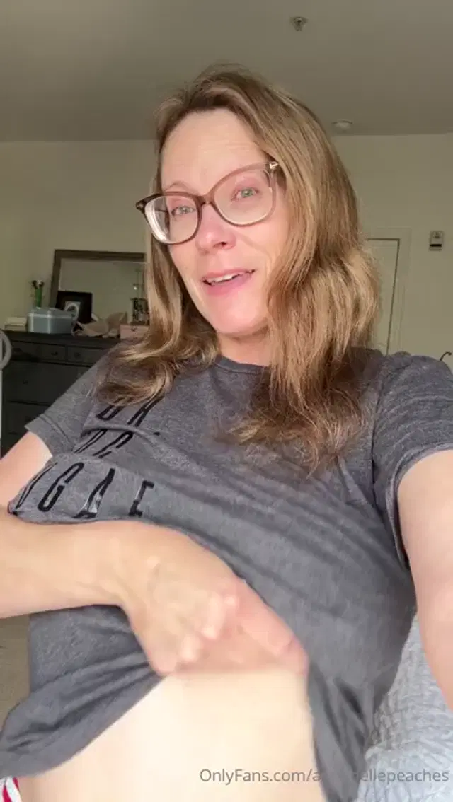 Annabelle Peaches aka annabellepeaches – 05-16-2026 OnlyFans Video – Good morning my loves_6kl5