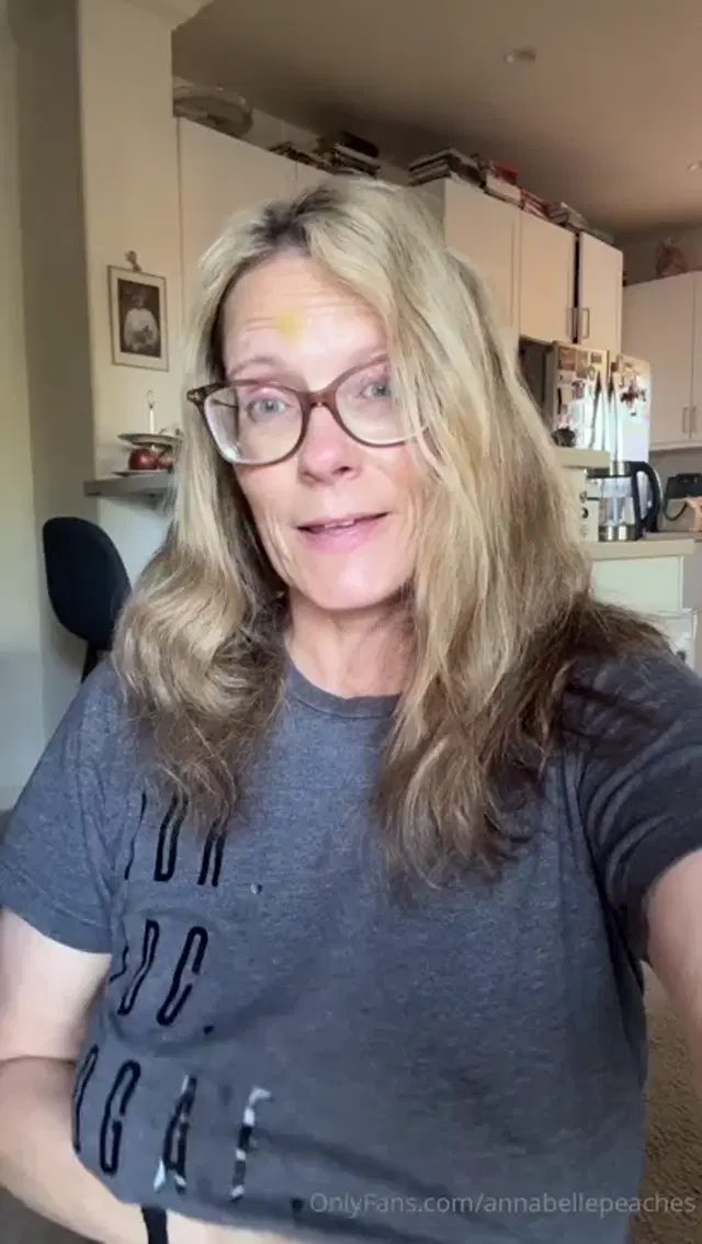 Annabelle Peaches aka annabellepeaches – 03-06-2026 OnlyFans Video – Good morning! TGIF!