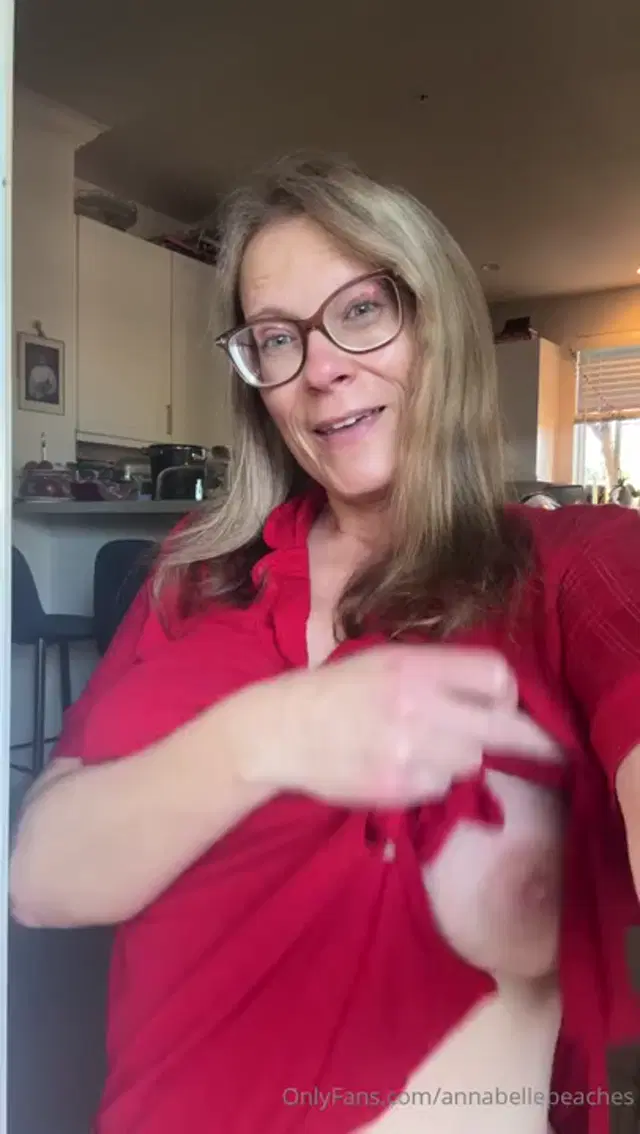 Annabelle Peaches aka annabellepeaches – 03-20-2026 OnlyFans Video – Good morning and TGIF_fhb8
