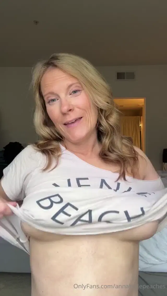Annabelle Peaches aka annabellepeaches – 03-28-2026 OnlyFans Video – Good morning and happy Saturday_p9mq