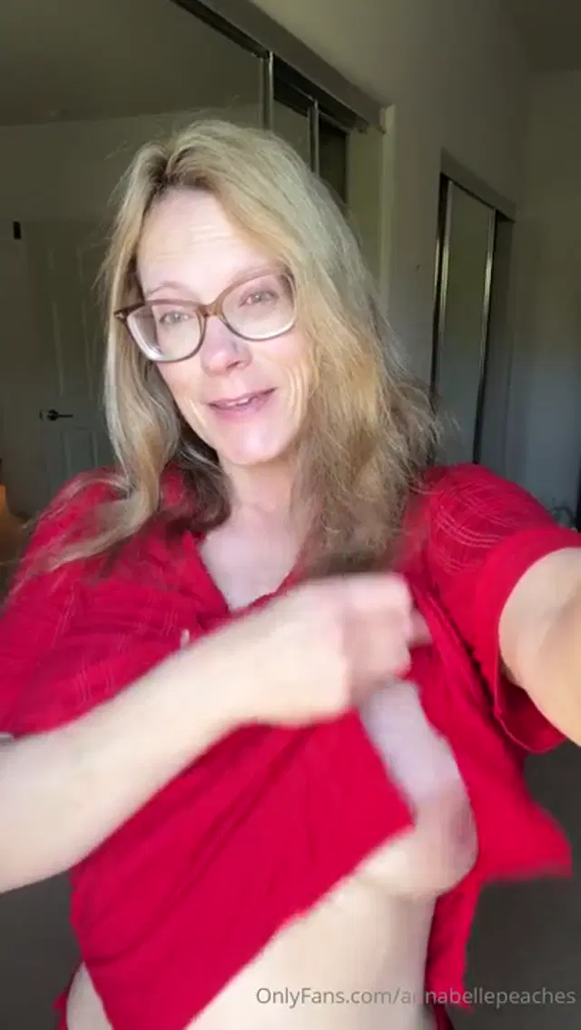 Annabelle Peaches aka annabellepeaches – 04-10-2026 OnlyFans Video – Good morning and TGIF_uewg