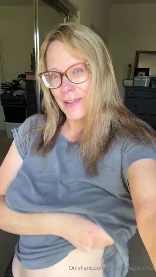 Annabelle Peaches aka annabellepeaches – 04-14-2026 OnlyFans Video – Good morning my loves_fpi7