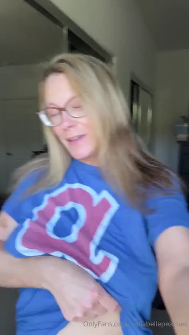 Annabelle Peaches aka annabellepeaches – 04-27-2026 OnlyFans Video – Good morning! Happy Monday or whatever