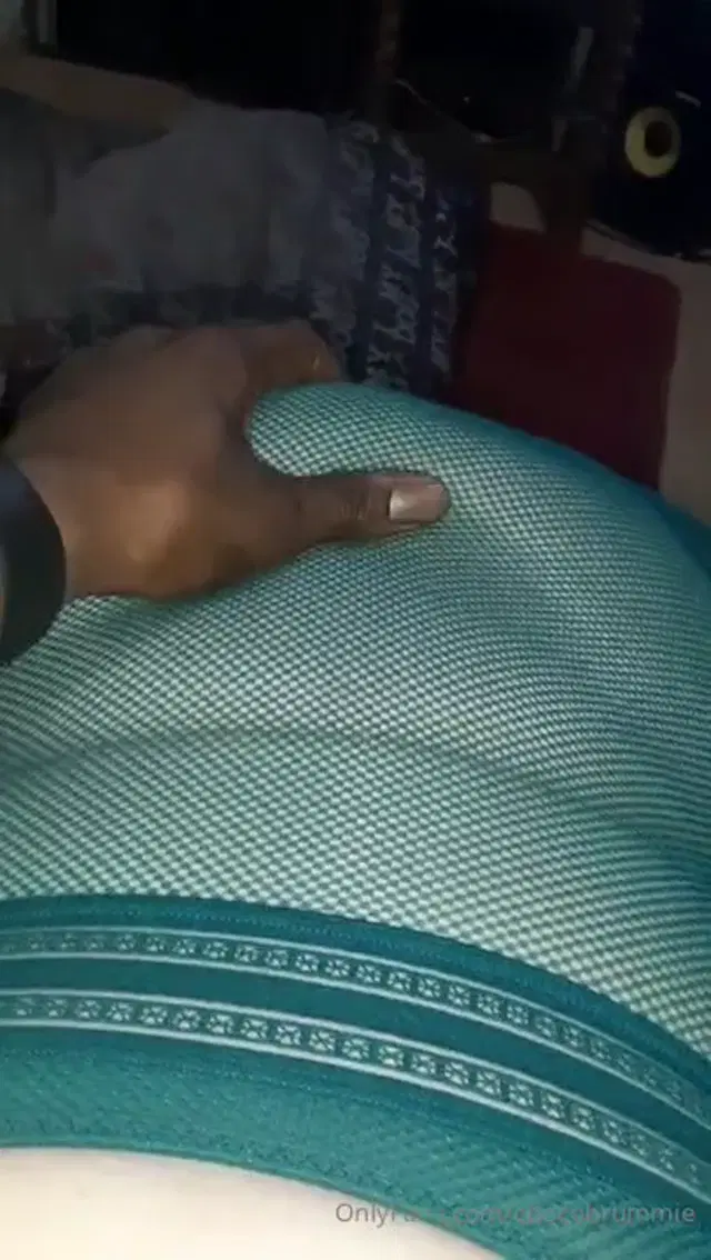 ChocolateBrummie aka chocobrummie – 11-17-2024 OnlyFans Video – A sensual touch and Wet lips make Daddy very happy !_d277