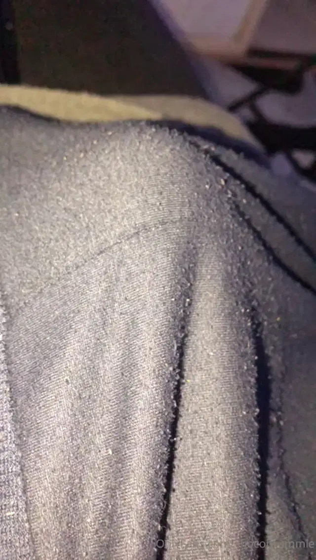 ChocolateBrummie aka chocobrummie – 02-28-2026 OnlyFans Video – I love how my bulge looks in my blue jogging bottoms !