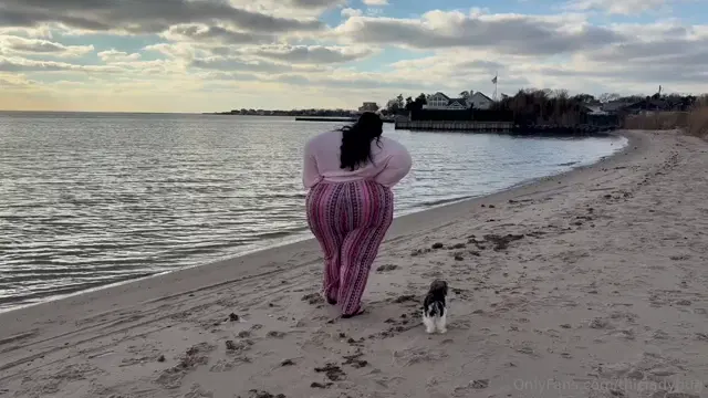 Myladybug aka thicladybug – 01-07-2026 OnlyFans Video – Who doesnt love the beach