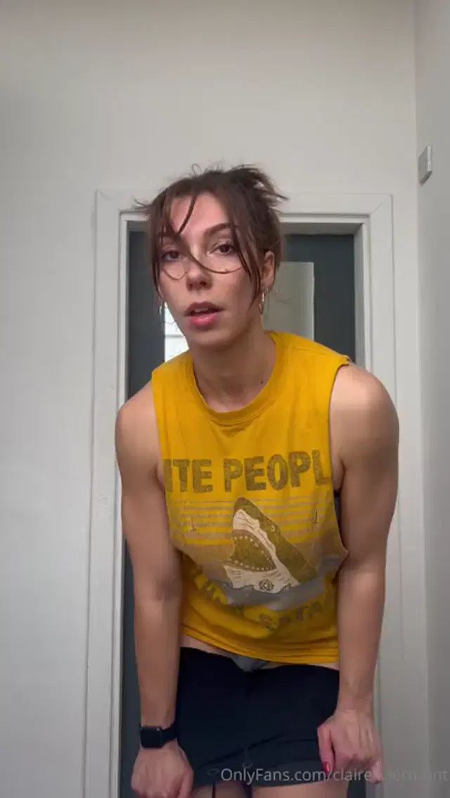 Claire Clermont aka clairexclermont – 04-30-2025 OnlyFans Video – Oops I got a bit sweaty at the gym