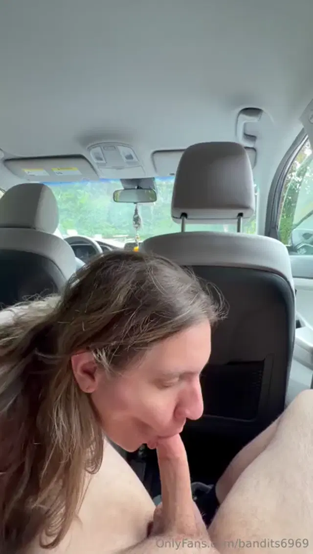 Bootiebandit aka bandits6969 – 06-01-2026 OnlyFans Video – Butt stuff in the car is always fun