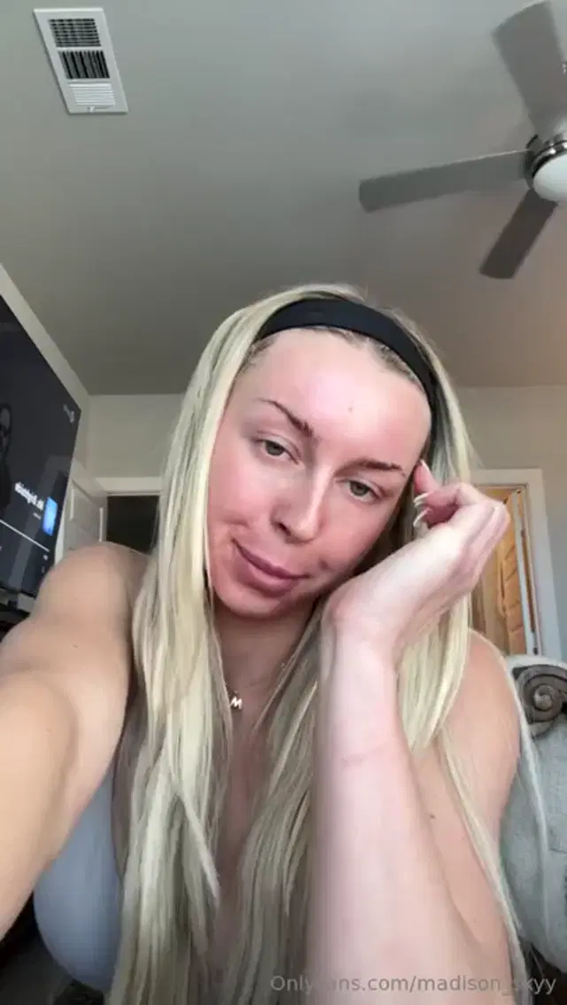Madison Skyy aka madison_skyy – 02-19-2025 OnlyFans Video – Looking great, feeling fabbb Peep the nip slip