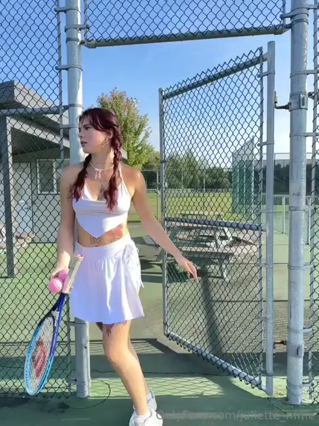 Juliette_mme aka juliette_mme – 10-02-2024 OnlyFans Video – Je me suis compltement faite DFONCE au tennis et APRS dm TENNIS pour que je te