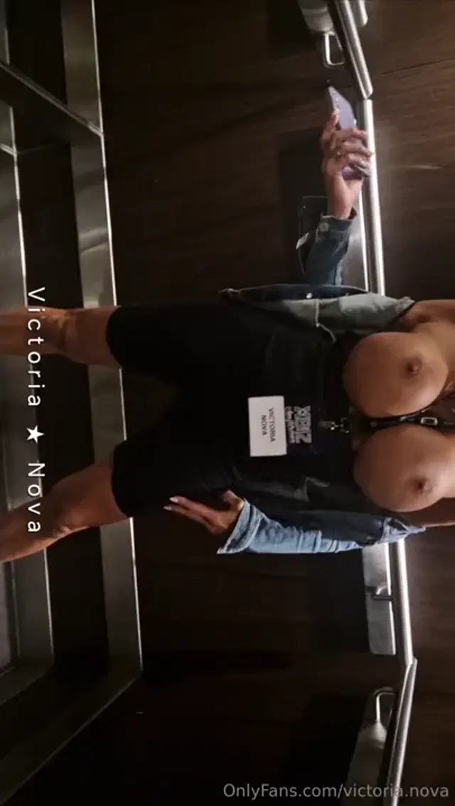 Victoria Nova aka victoria.nova – 09-04-2024 OnlyFans Video – Into my friend the Elevator at XBIZ show in Amsterdam !!