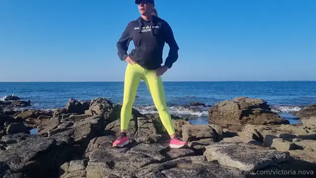 Victoria Nova aka victoria.nova – 08-15-2025 OnlyFans Video – Hello guys !I need to refresh my breasts after my little jog this morning Kisses !