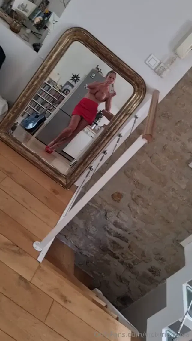 Victoria Nova aka victoria.nova – 02-10-2026 OnlyFans Video – Have a good evening guys ! Kiss