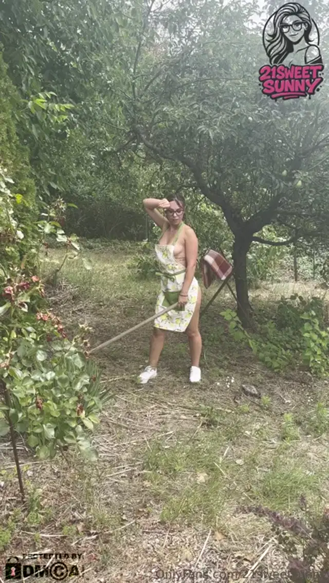 21sweetSunny aka 21sweetsunny – 07-20-2025 OnlyFans Video – Kerti munklatokban