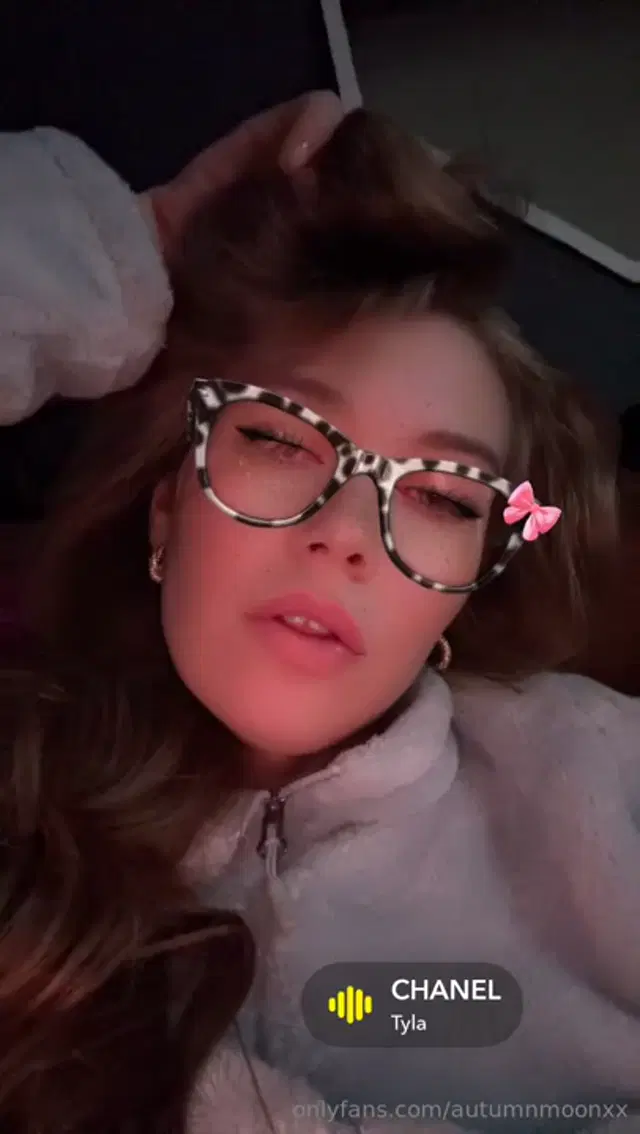Autumn Moon aka autumnmoonxx – 01-17-2026 OnlyFans Video – Swipe because I said so