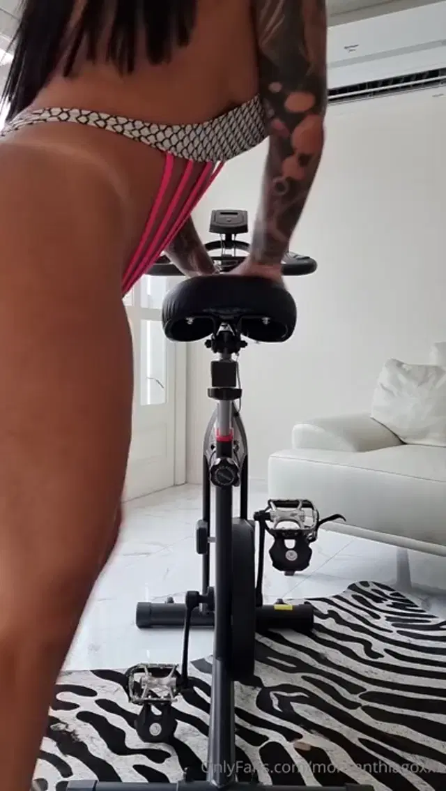 Monica Santhiago aka monsanthiagoxxx – 03-25-2025 OnlyFans Video – Do you wanted to be, the bike seat, to be right between my legs and feel