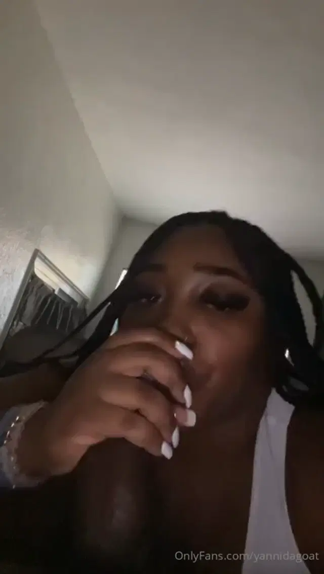 Only1Najaaah aka yannidagoat – 03-22-2024 OnlyFans Video – Ill Suck You While Your Sleep Baby Im Horny