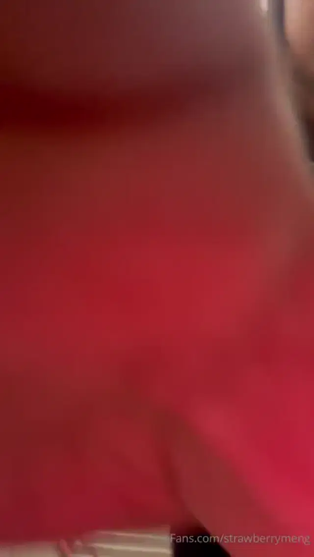 Strawberry aka strawberrymeng – 04-04-2026 OnlyFans Video – Fitting room shenanigans