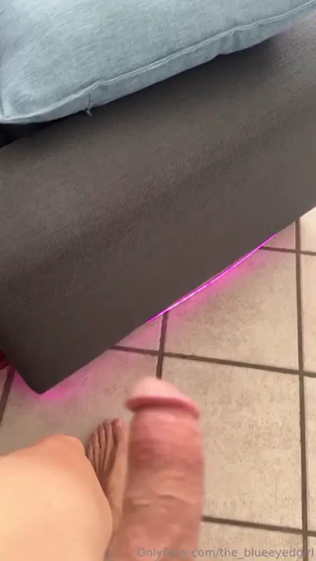 Timay Corrie aka timaycorrie – 05-28-2024 OnlyFans Video – What do you think of my new alarm Dick slaps and a good tea