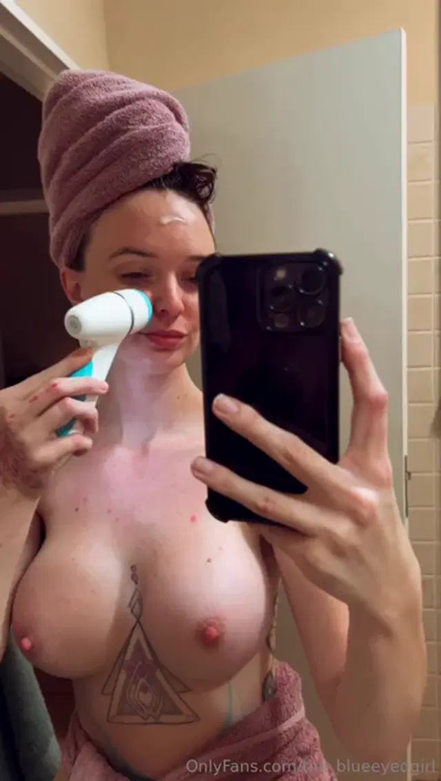 Timay Corrie aka timaycorrie – 12-23-2024 OnlyFans Video – The daily routine it looks like cum