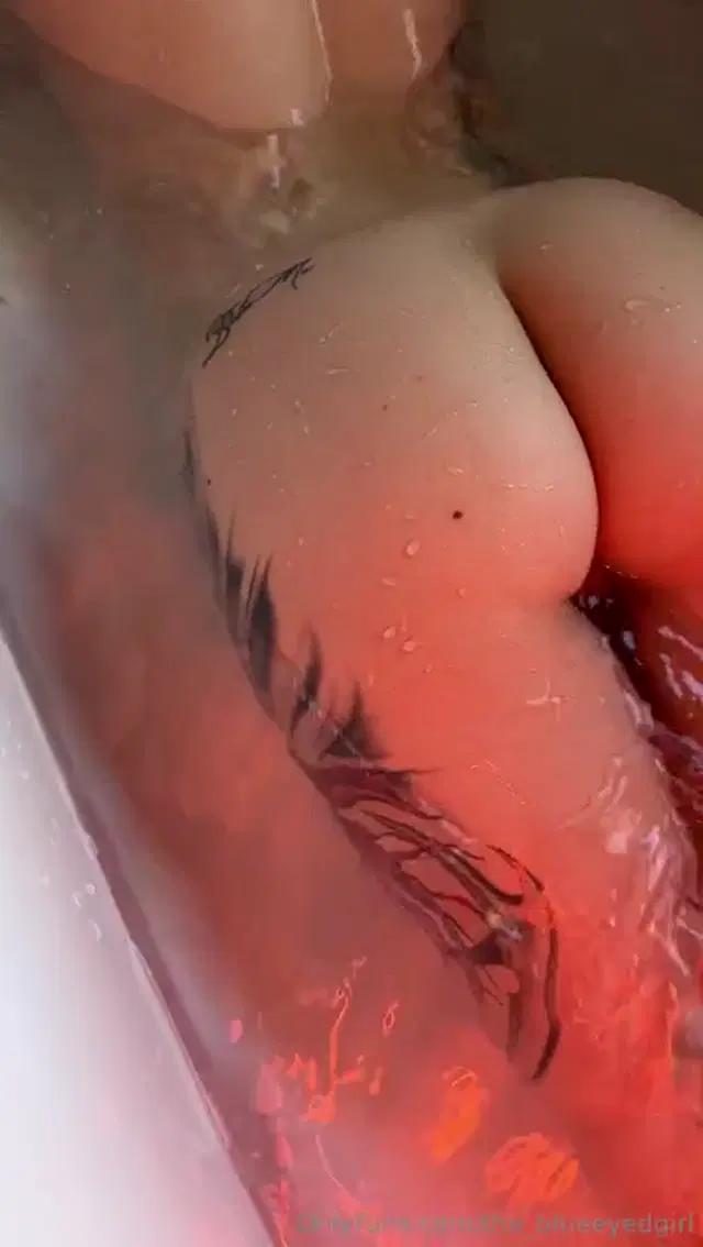 Timay Corrie aka timaycorrie – 10-30-2024 OnlyFans Video – Splish splash_gk1t