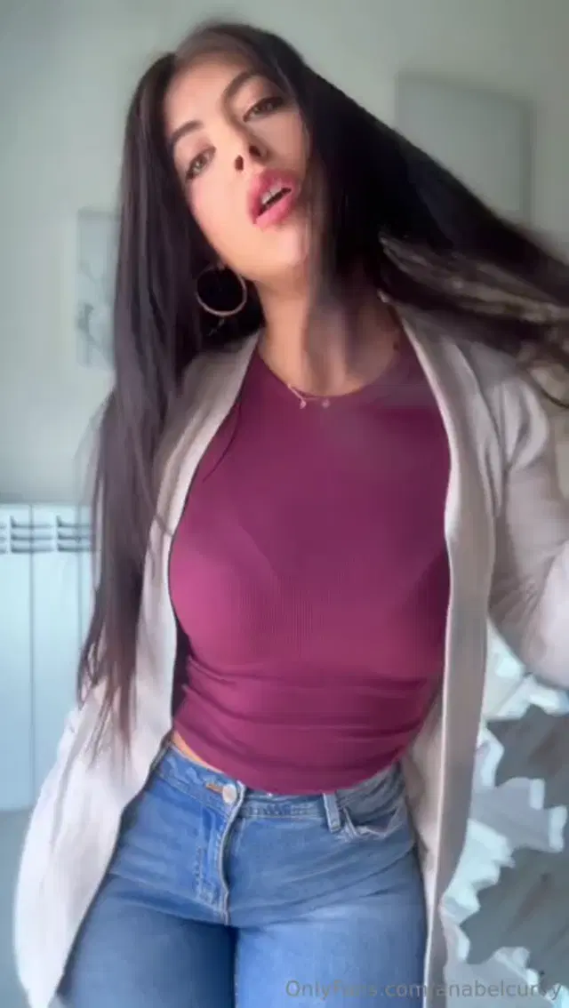 Anabel Curvy aka anabelcurvy – 09-05-2024 OnlyFans Video – possing