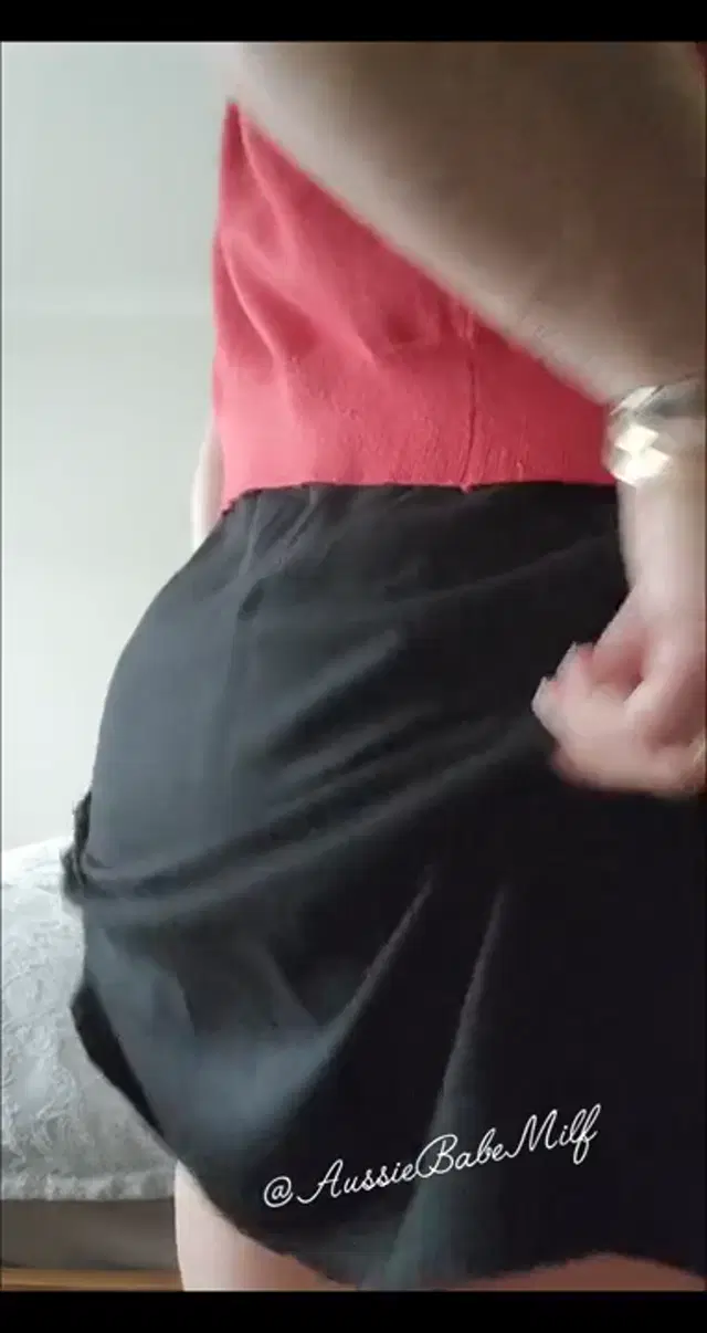 AussieBabeM aka aussiebabem – 10-23-2024 OnlyFans Video – When you need some attention at work and when you get home_2