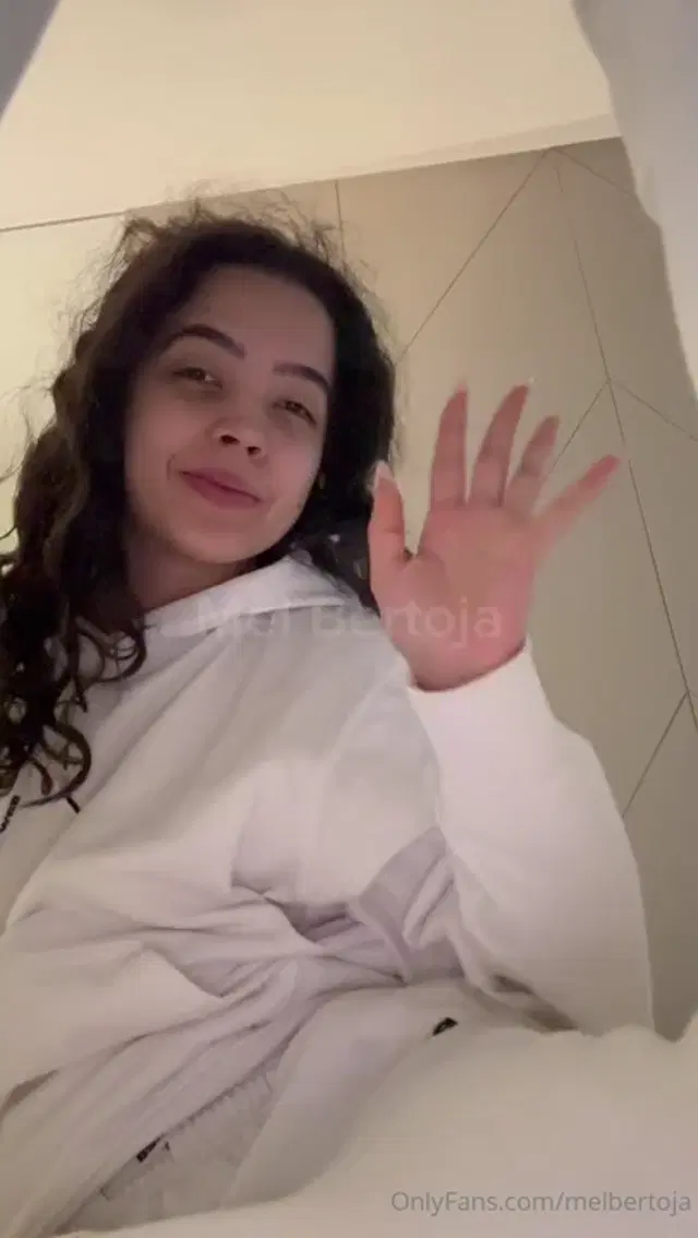 Mel Bertoja aka melbertoja – 06-07-2026 OnlyFans Video – Acordei toda gazadinha e fiz 25 min de siririca para vc ver escorrer da ppk at