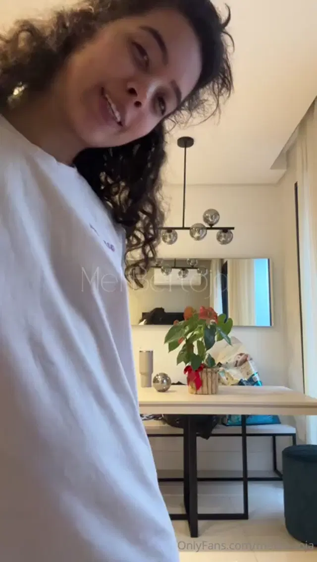 Mel Bertoja aka melbertoja – 05-09-2026 OnlyFans Video – Troquei as lmpadas do lustre bem gostosa toda nua