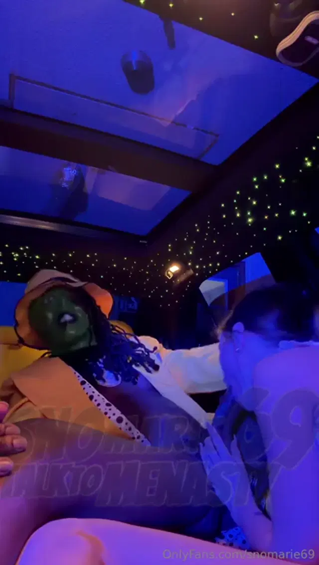 Sno Marie aka snomarie69 – 04-03-2026 OnlyFans Video – Beneath the moonlight