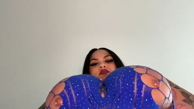 Ari Wit Da Throat aka igotgoodthroat – 11-07-2025 OnlyFans Video – do you like my lip gloss