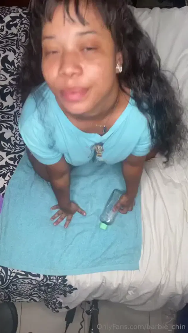 Big Batty Chin aka barbie_chin – 04-11-2024 OnlyFans Video – Im horny baby going live tonight at 10pm dont miss it