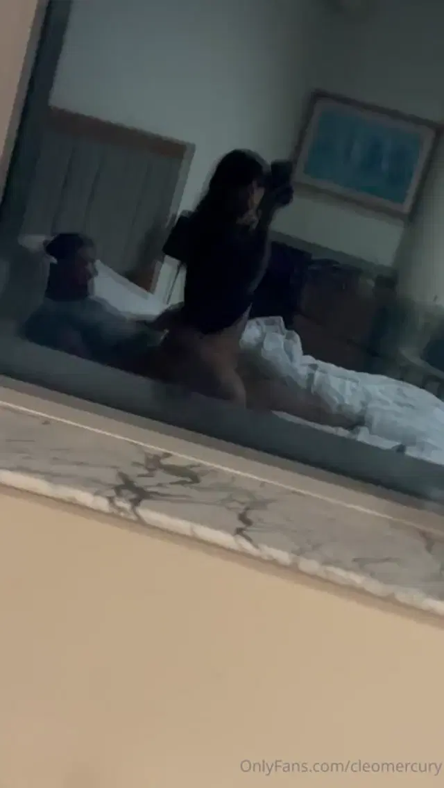 Cleo Mercury aka cleomercury – 07-28-2024 OnlyFans Video – Open the curtains so our neighbors can watch Hahaha I love riding cock!