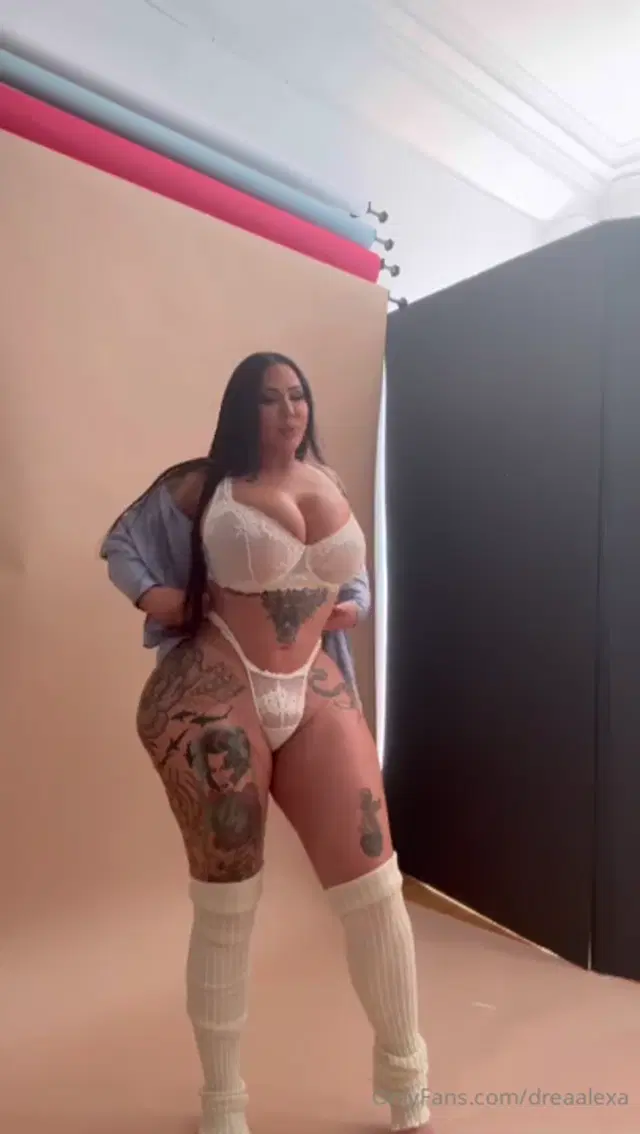 Drea Alexa aka dreaalexa – 09-20-2025 OnlyFans Video – Photoshoot Adventure