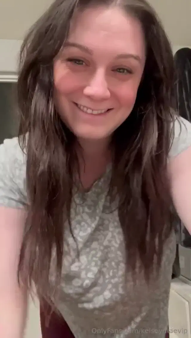 Kelsey Mae aka kelseymaevip – 04-13-2024 OnlyFans Video – Had someone request a strip tease video, I got sick, didnt film it on HIS schedule