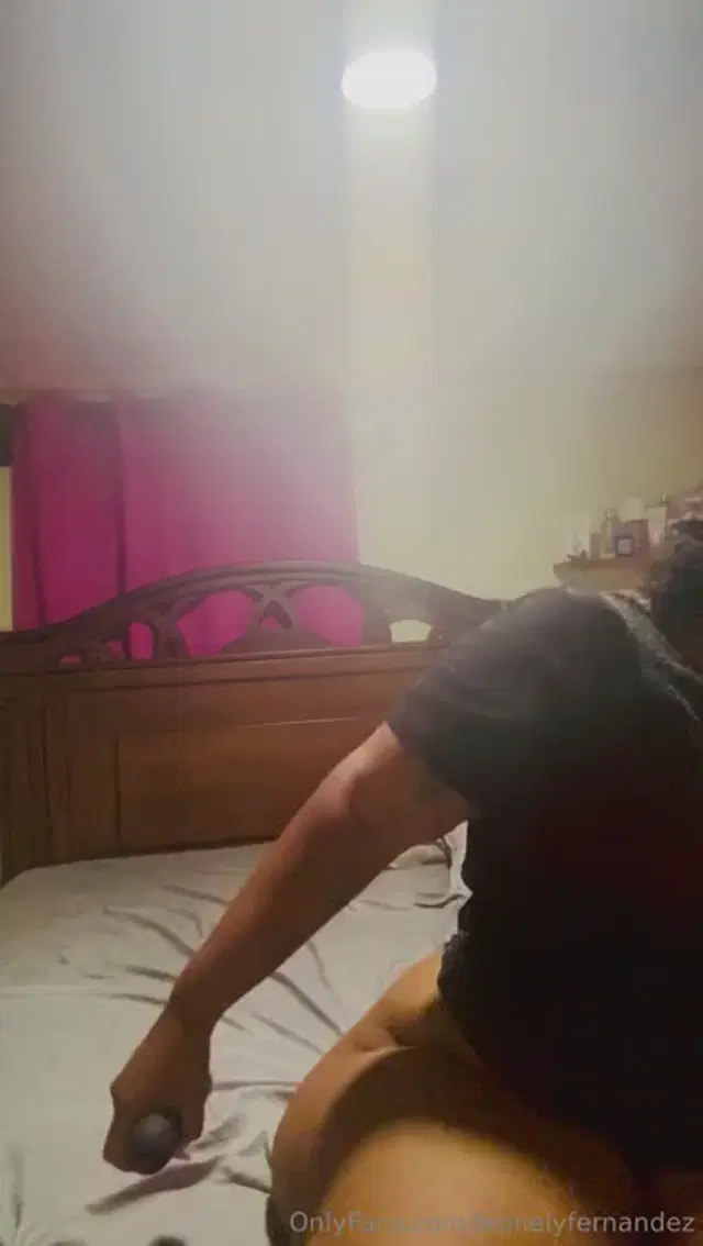 Leonely Fernandez aka leonelyfernandez – 06-26-2025 OnlyFans Video – Como cuando est en plena excitacin y se descarga y tiene que buscar otro