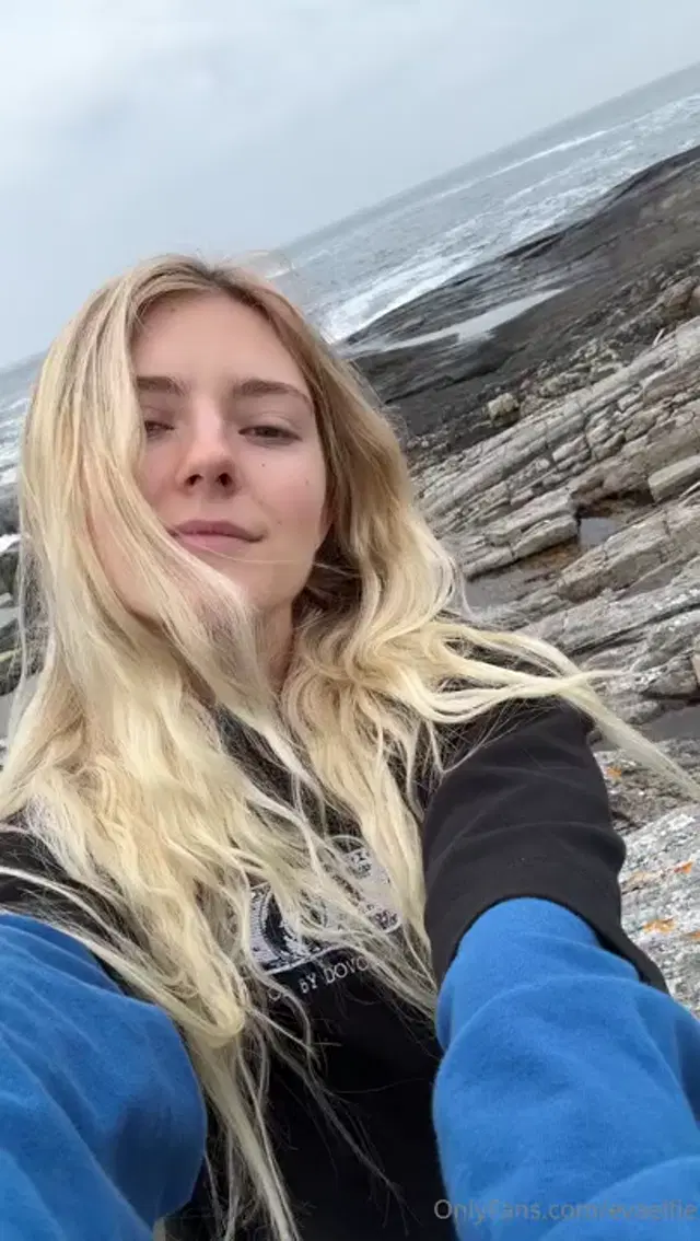 Eva Elfie aka evaelfie – 09-07-2024 OnlyFans Video – Greetings from the land of trolls! I just finished a hike to one of the