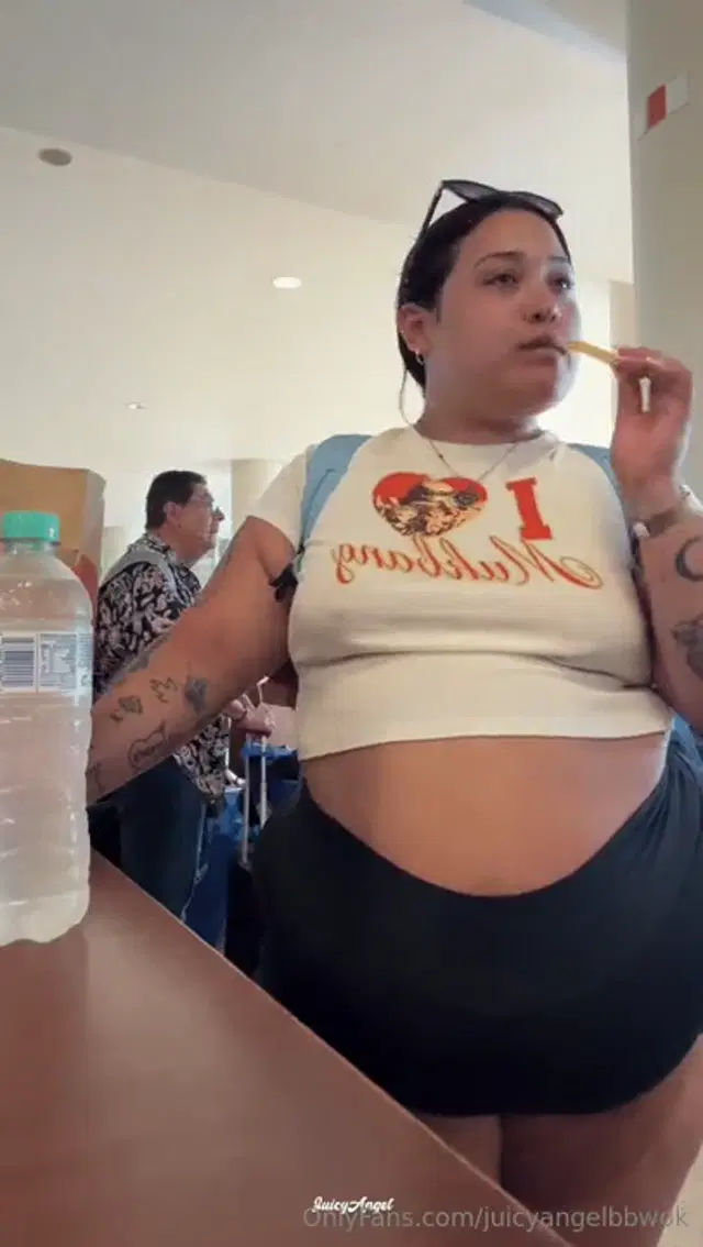 Juicy Angel BBW aka juicyangelbbwok – 05-04-2026 OnlyFans Video – Tip me 10 under this post and get my new video STUFFING ON THE PLANE IN