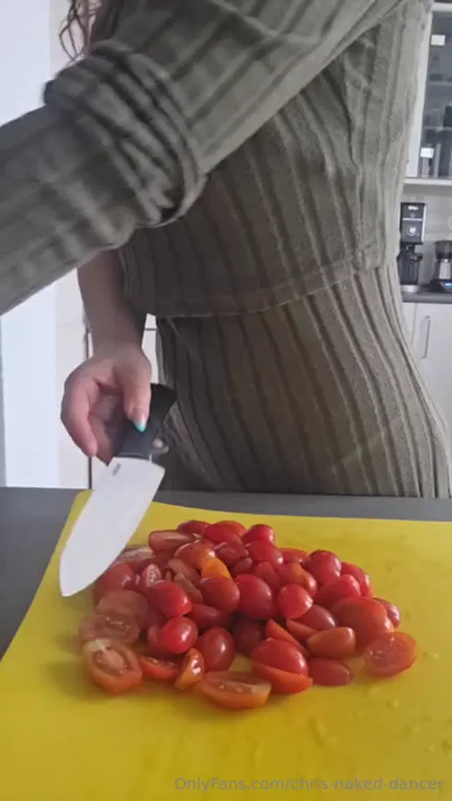 Chris naked dancer aka chris-naked-dancer – 04-27-2026 OnlyFans Video – Cooking for Sam!!!