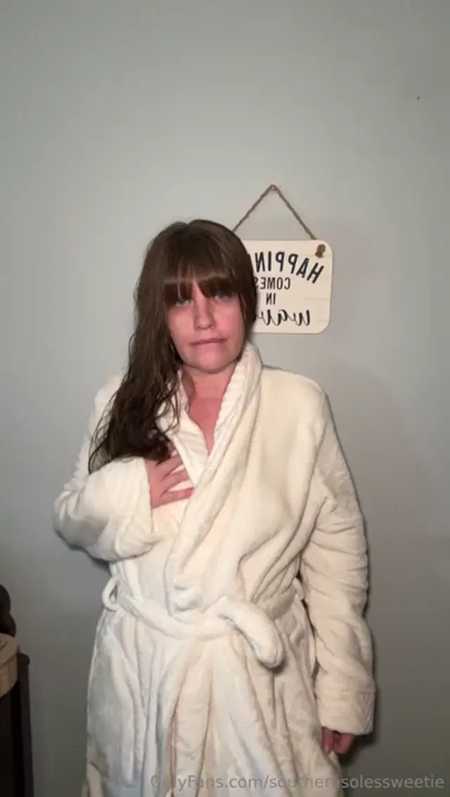 SouthernSoles aka southernsolessweetie – 03-26-2025 OnlyFans Video – I have been so horny today