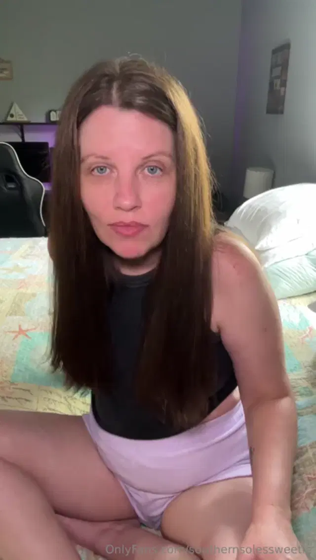 SouthernSoles aka southernsolessweetie – 06-20-2025 OnlyFans Video – Come over and suck my toes while you fuck me