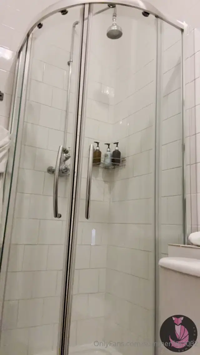 Summer Fox aka summerfox2002 – 12-07-2025 OnlyFans Video – I love a good play with my pussy when I’m in the shower