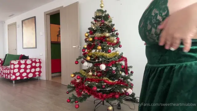 SweetheartMia aka sweetheartmiabbw – 12-24-2024 OnlyFans Video – This had to be done ! Santa Baby !