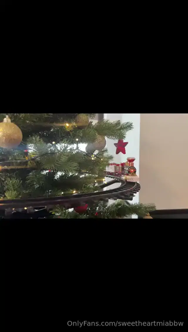 SweetheartMia aka sweetheartmiabbw – 12-11-2025 OnlyFans Video – Another day and this time around my friends wanted to wish you all Happy Holidays