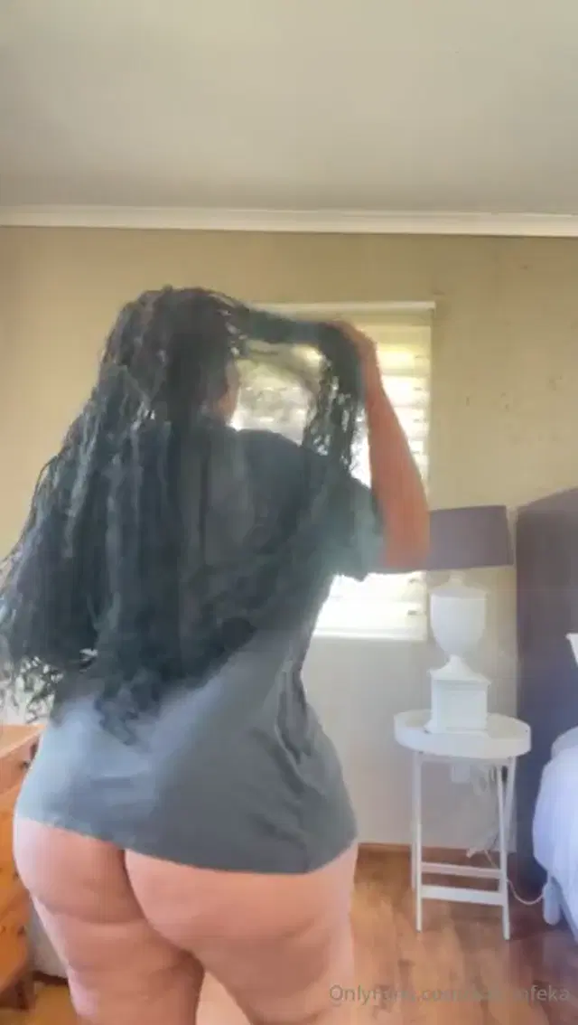 Xoli M aka xoli_mfeka – 08-22-2024 OnlyFans Video – Trying to get your attention_2