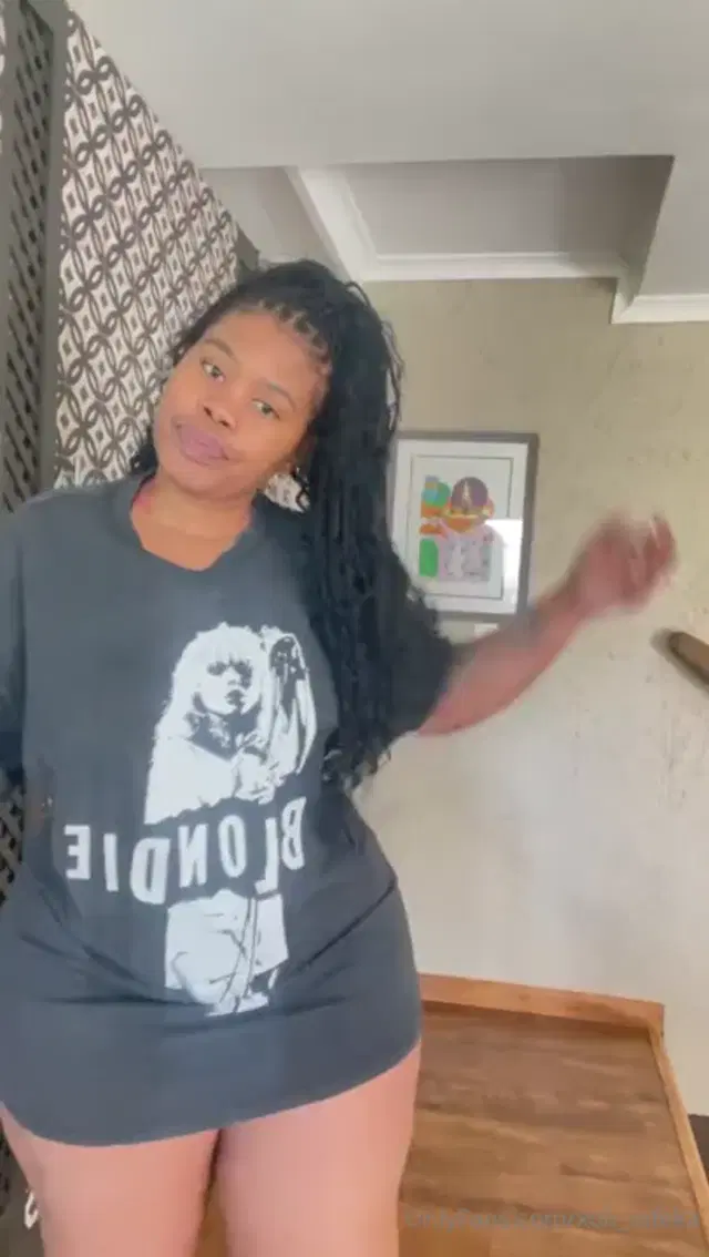 Xoli M aka xoli_mfeka – 08-22-2024 OnlyFans Video – Trying to get your attention