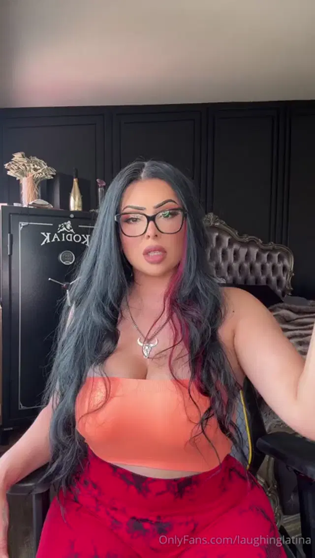 Jasmine Mendez aka laughinglatina – 08-20-2025 OnlyFans Video – I know youre staring
